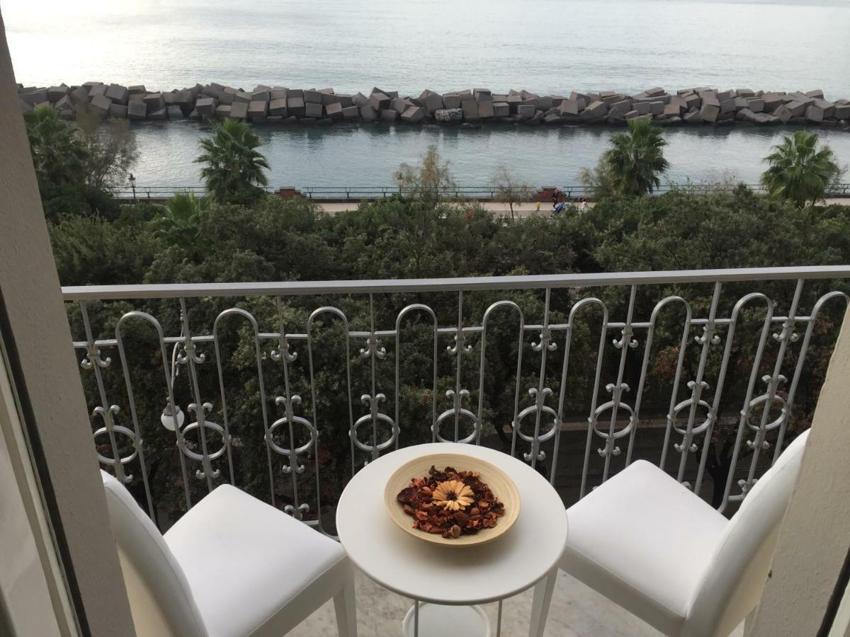 B&B Di Mare E D'Azzurro 살레르노 외부 사진