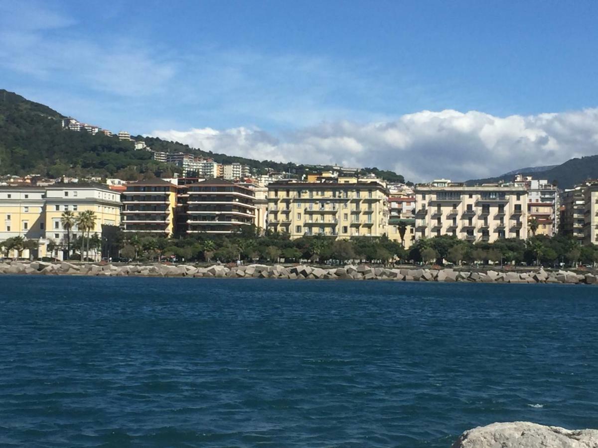 B&B Di Mare E D'Azzurro 살레르노 외부 사진